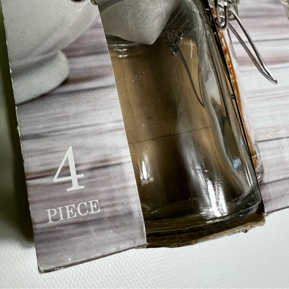 Circleware Spice Up Mini Square Glass Spice Jars lock lid 7.25 oz - Picture 4 of 4